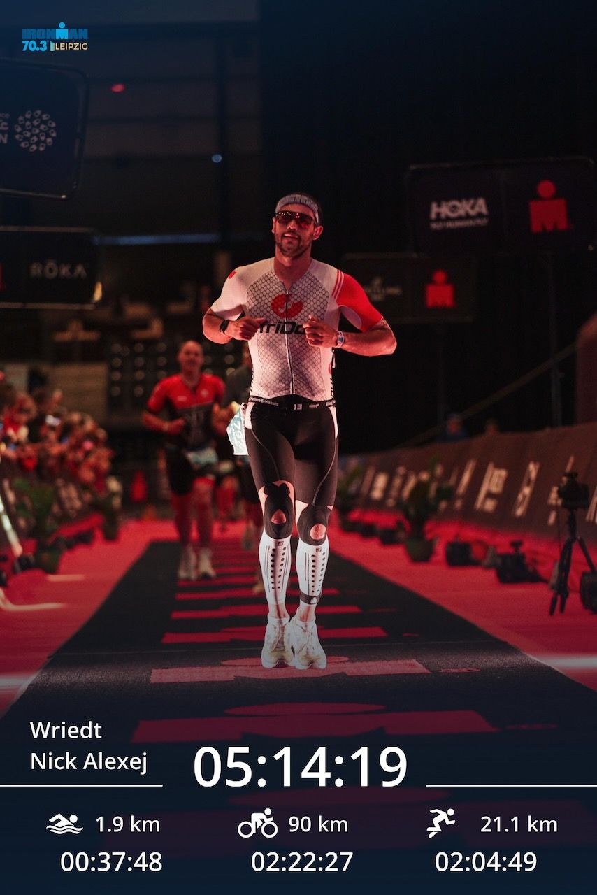 Zieleinlauf beim IRONMAN 70.3 Leipzig